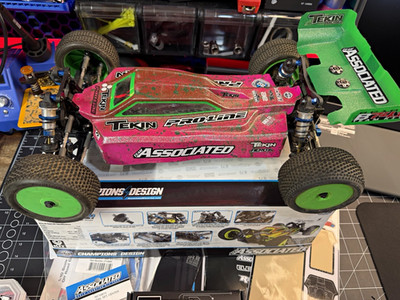 Team Associated B74.1 1/10 4WD Brushless Electric Off-Road Buggy w/electronics