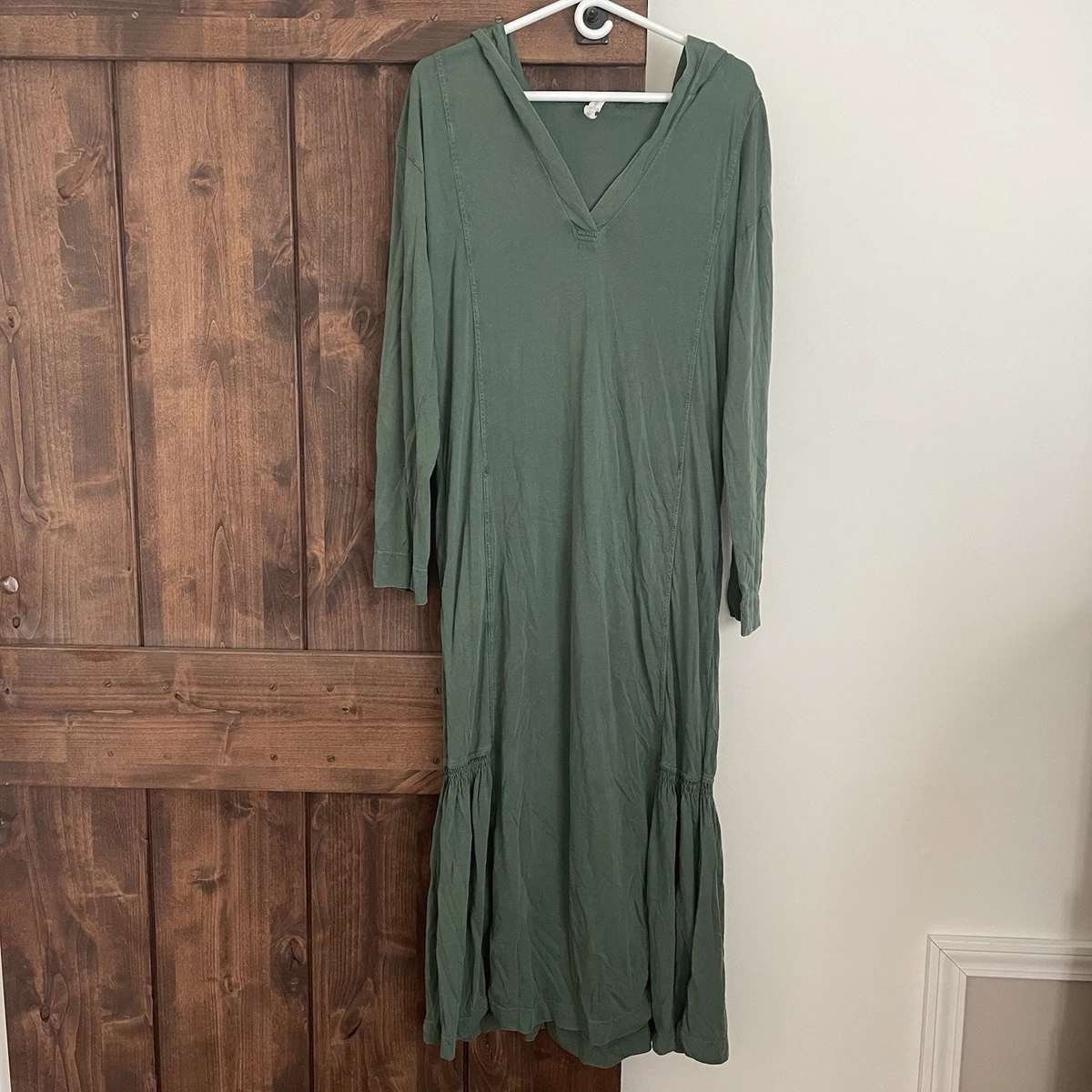 khaki green formal dress Chic Halter Dark Green Open Back Chiffon Long Prom Dress With Beading –  morievent main image 0