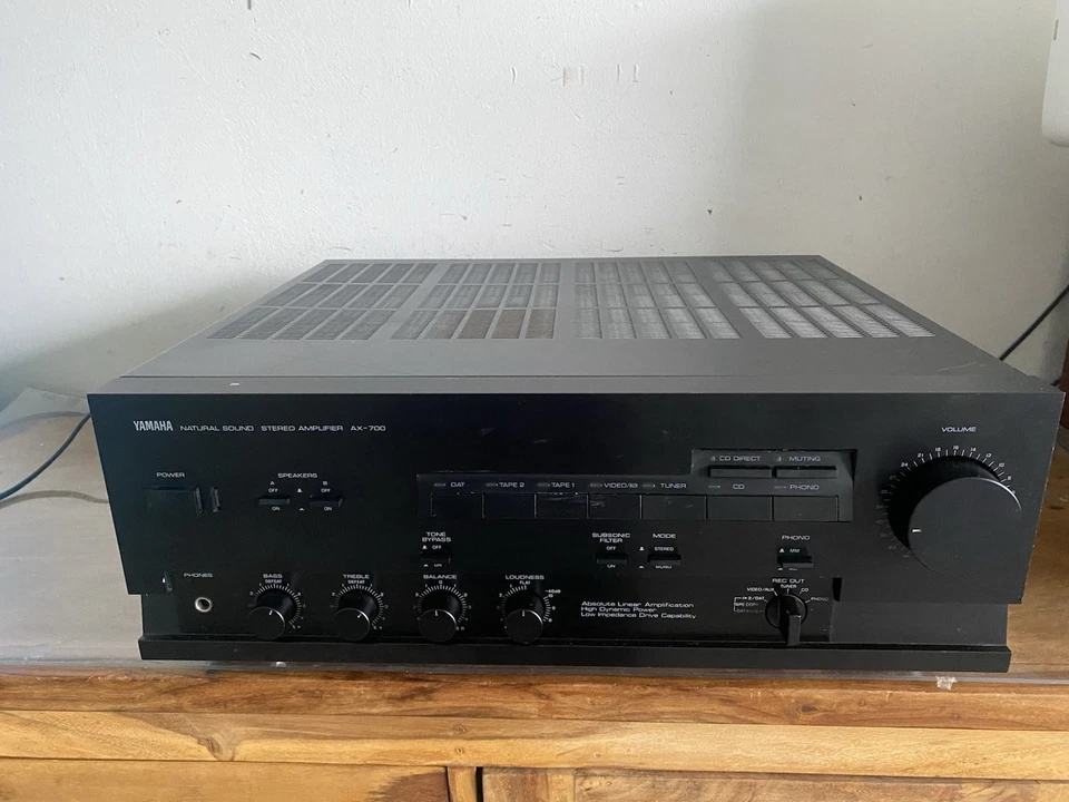 Yamaha AX-700 Natural Sound Stereo Amplifier Vollverstärker