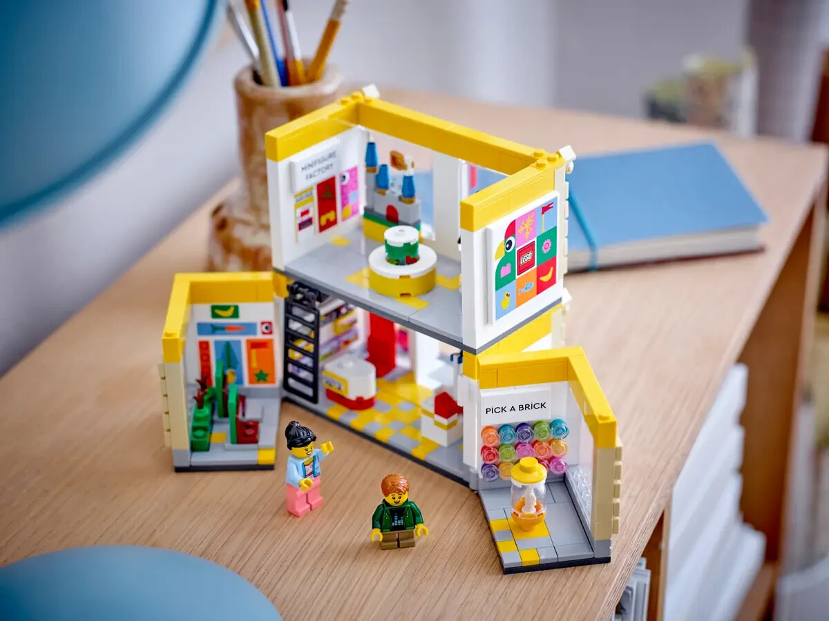 LEGO Merchandise Official Store 40574 LEGO Brand Store 541 Pieces
