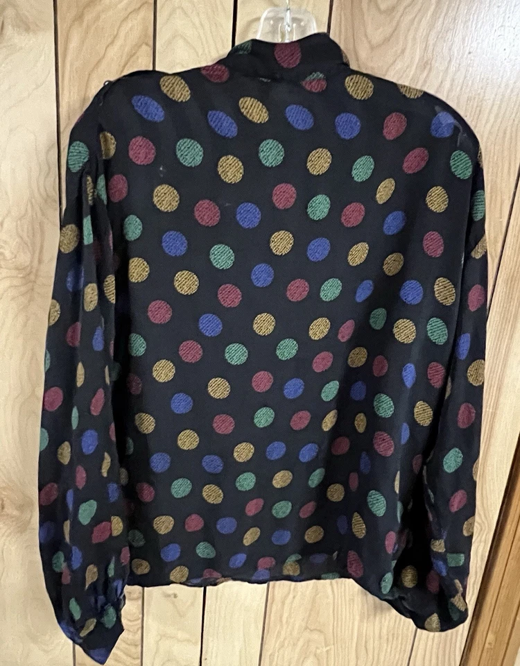 Blusa vintage Salvatore Ferragamo 100 % seda lunares abotonados talla 10 usada en excelente estado Foto 4 de 4