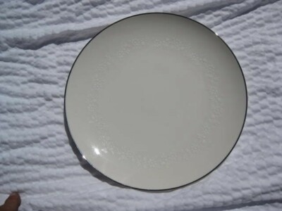 Lot of 2 Noritake Ivory China MONTBLANC 7527 White Floral 8 3/8'' SALAD Plates