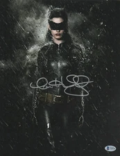 ANNE HATHAWAY THE DARK KNIGHT RISES SIGNED AUTOGRAPH 11X14 PHOTO BECKETT BAS