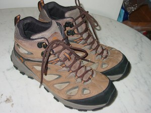 merrell black bracken