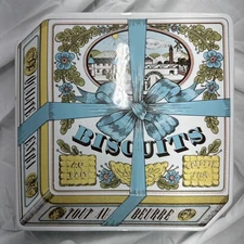 Estello 2 Trivet Tray Four Footed Biscuits Tout Au Beurre Appears Like A 3D Box