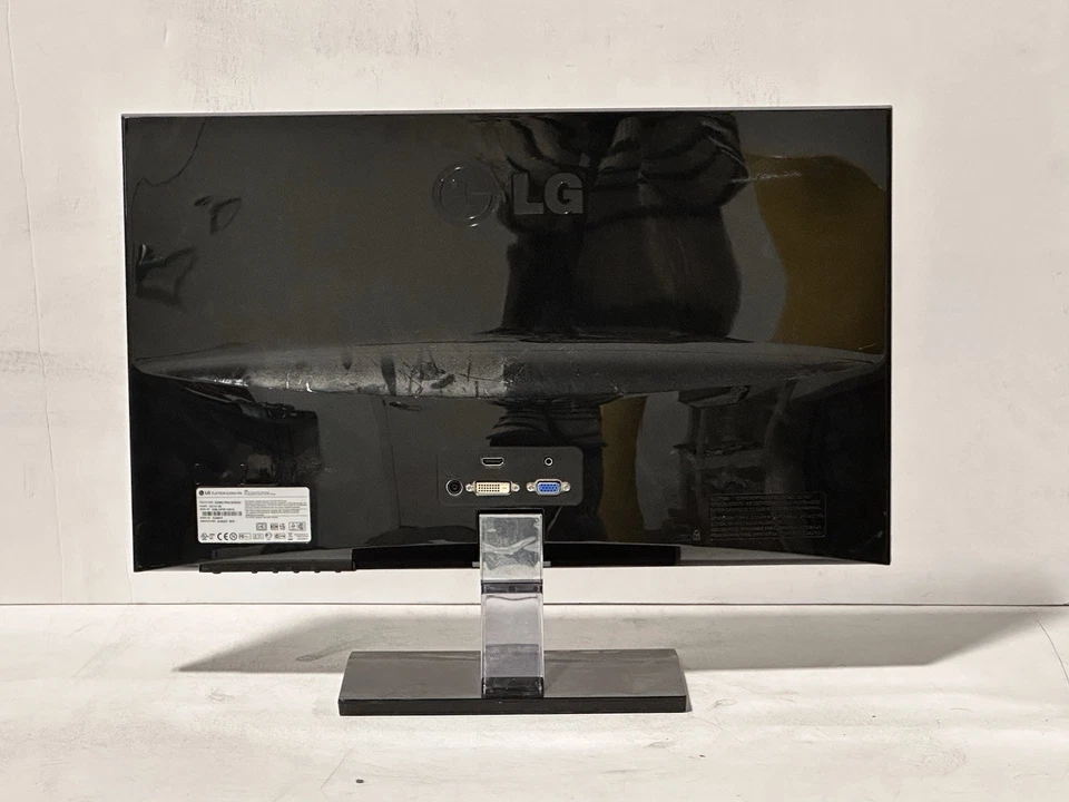 LG E2360V-PN Glossy Black 23" Widescreen LED LCD Monitor With Stand/No Charger - Image 2 of 4