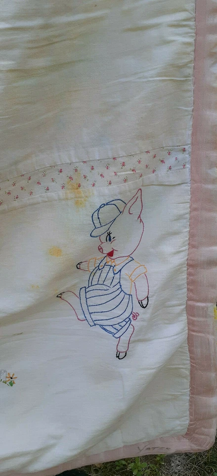 Dulce Edredón de Bebé Bordado Vintage 3 Cerditos Años 50 *Bien Amado 42" x 27" Foto 4 de 4