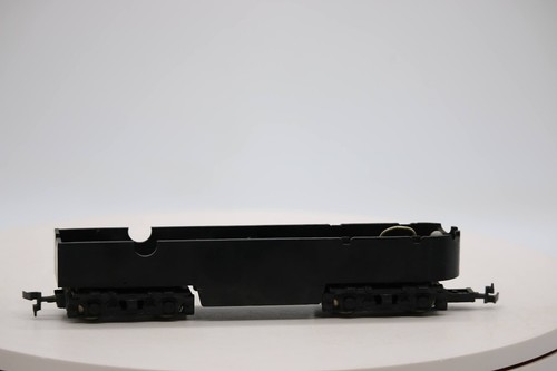 HO SCALE LOCOMOTIVE FRAME WITH INTERIOR PARTS. NO SHELL. - Picture 4 of 6
