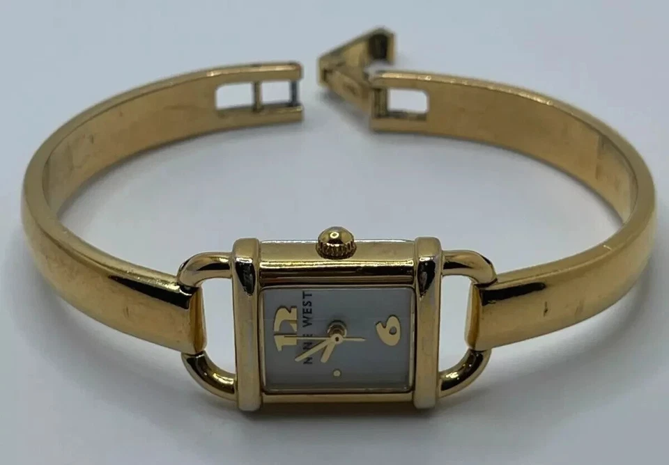 Relógio feminino Nine West 17 mm estojo quartzo pulseira de três mãos - Imagem 2 de 4