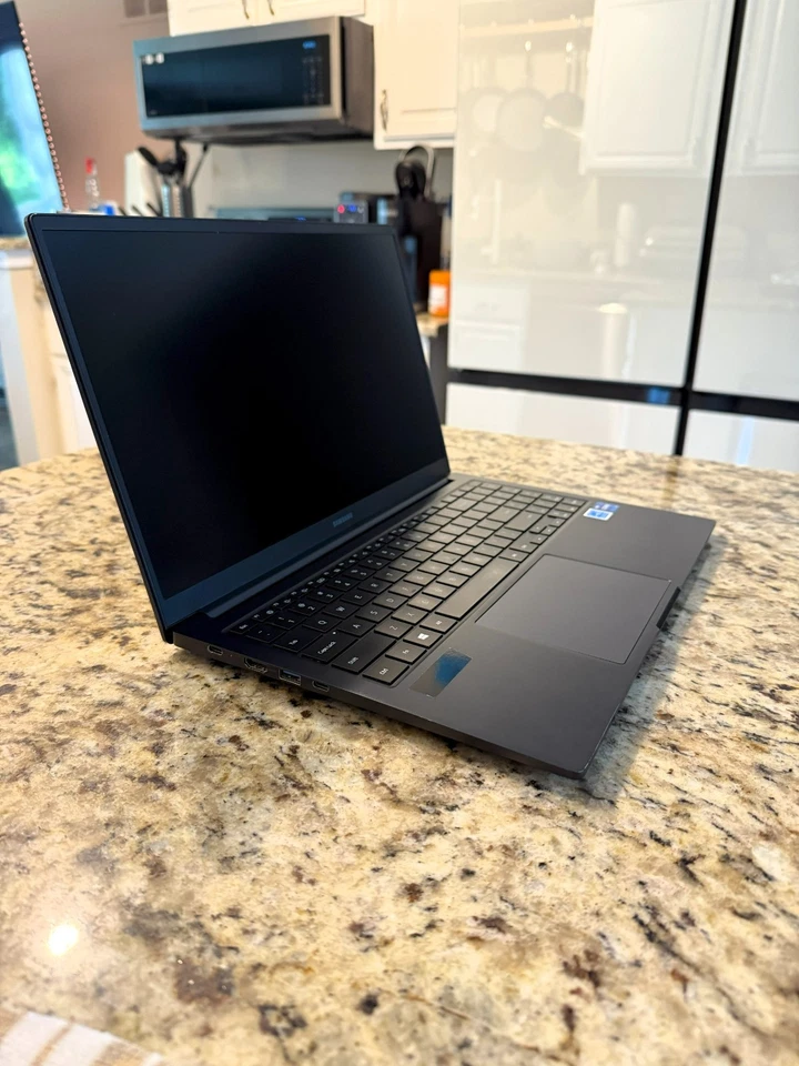 Samsung Galaxy Book Odyssey 15.6" 1TB SSD, i7 11th Gen, 32 GB RAM, NVIDIA RTX - Image 3 of 4