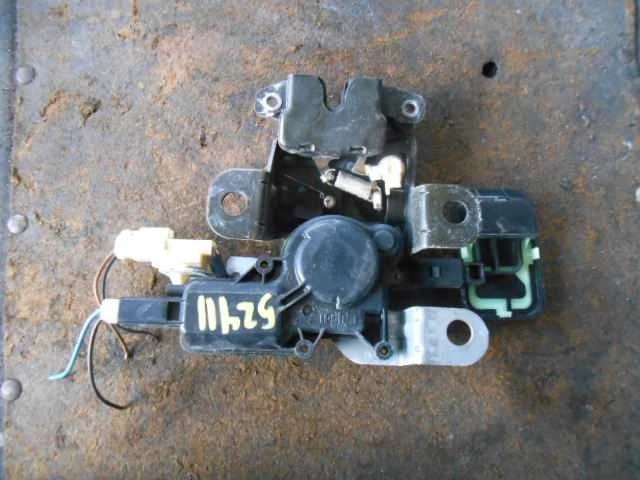 Cierre trasero maletero Mazda RX8 2004 Foto 2 de 4