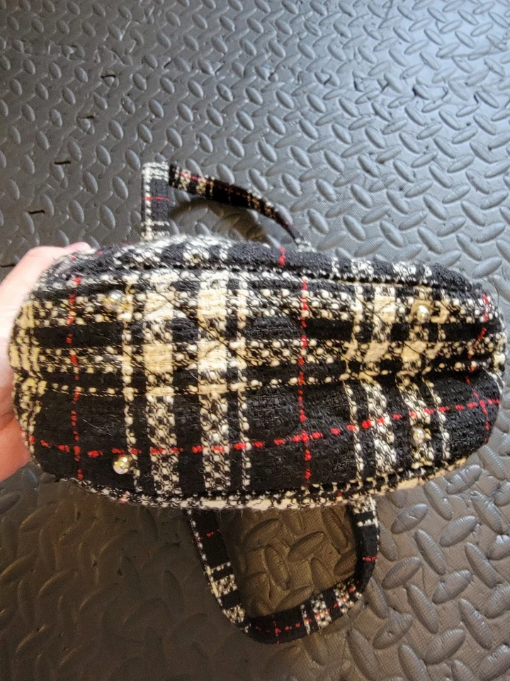 Vera Bradley столовая ручная сумка, твид с черный, белый, красный клетчатый узор, снят с производства - Изображение 3 из 4