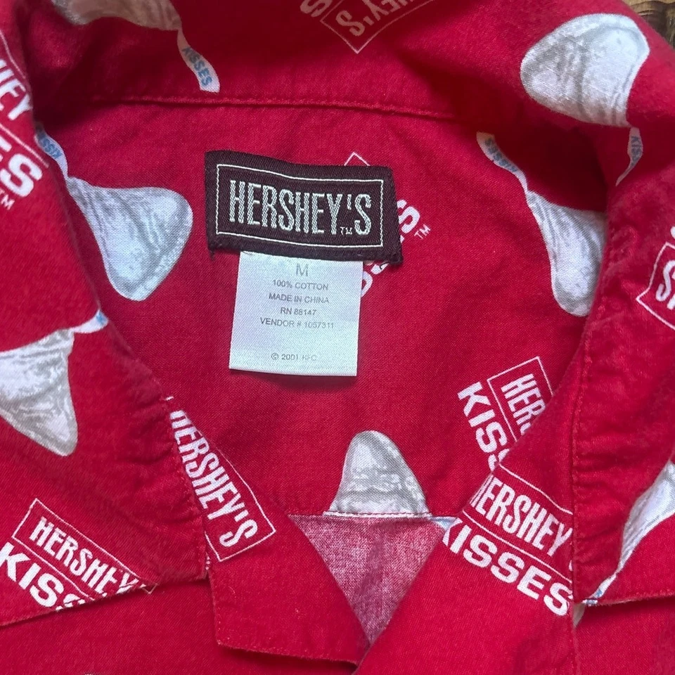 Hershey's red chocolate kiss short sleeve cotton button up short SIZE M - Image 3 of 4