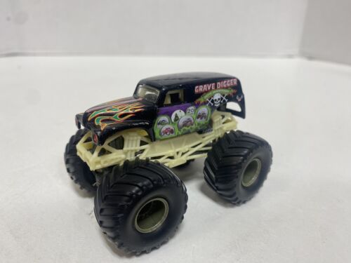 Hot Wheels Monster Jam Grave Digger 90th Anniversary 1:64