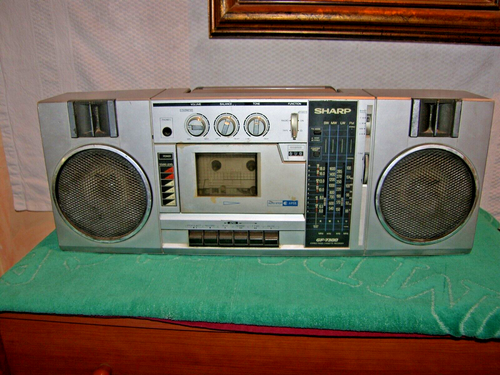 BOOMBOX SHARP GF 7300 !!!! - Foto 2 di 23