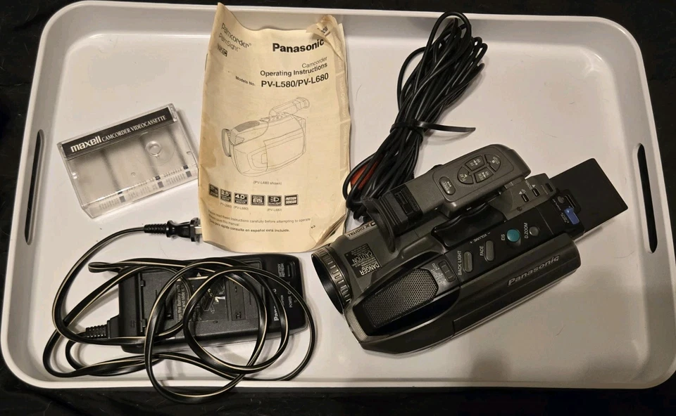 Panasonic Camcorder PV-L580 Palmcorder Bundle w/Bag Charger Manual Tested Works - Image 2 of 4