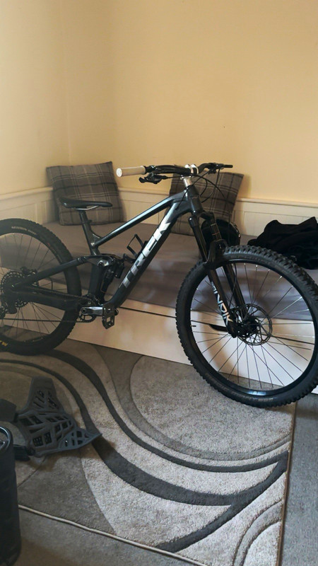 Trek slash 8 Mountain Bike M/L 29 really well looked after bike, all paperwork.