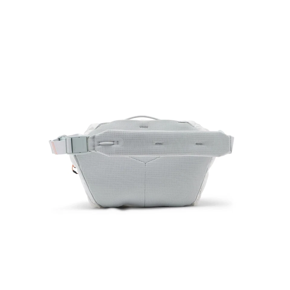 Peak Design Outdoor Sling Bag (7L, Cloud) - Image 4 of 4