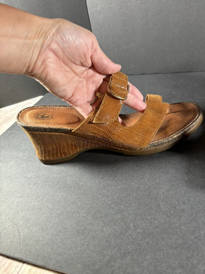 Sandalias de cuña Ariat con tiras sin cordones para mujer talla 8,5 B tanga con hebilla de cuero marrón Foto 3 de 4