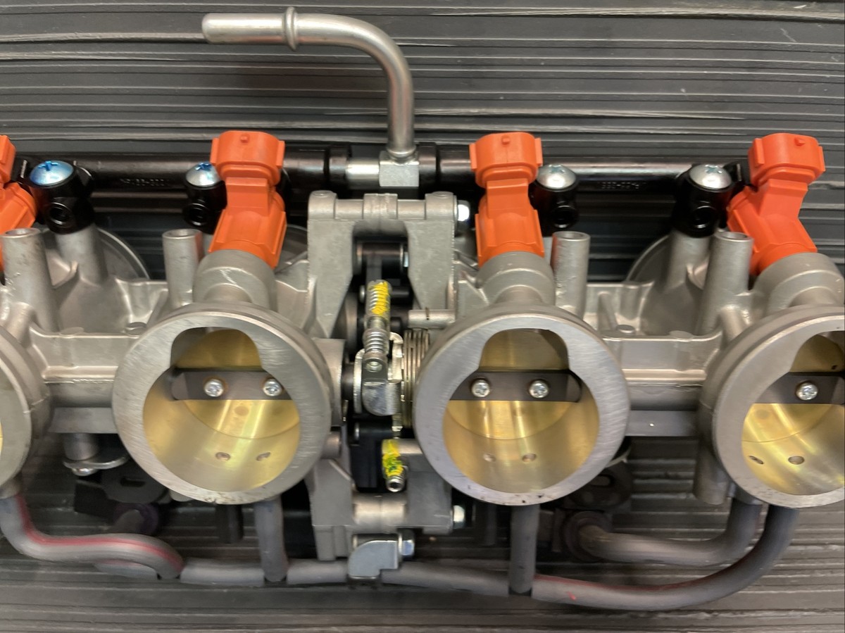 2021 Kawasaki Ninja ZX6R, throttle bodies, fuel injectors