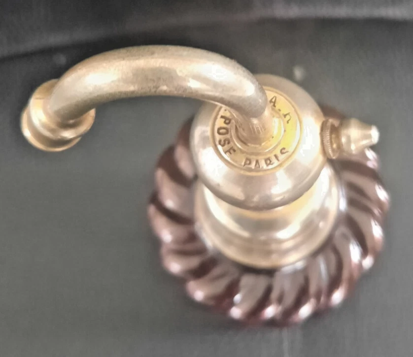 NECESSAIRE TOILETTE EN VERRE ANCIEN VIOLET:  ATOMISEUR, POT BAGUIER, PORTE SAVON - Photo 4/4