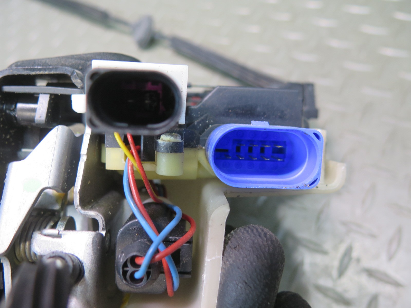 2006-2012 BENTLEY CONTINENTAL FLYING SPUR REAR LEFT DOOR LOCK LATCH ACTUATOR