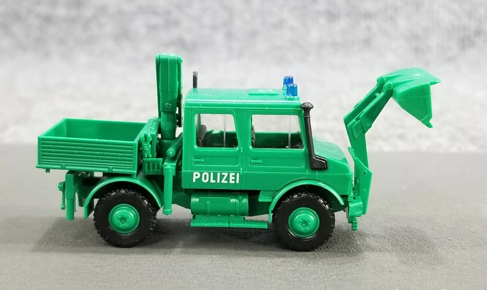 ROCO #1497 MB UNIMOG BERGERAUMGERAT POLICE 1:87 HO GREEN IOB - Image 3 of 4