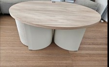 Tavolino da caffè salotto Nooma completo di due pouf inseriti sotto il tavolino