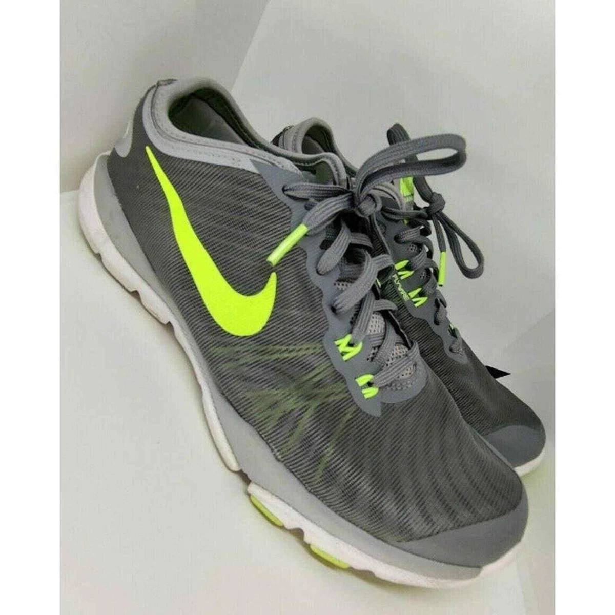 Nike flywire tennis best sale shoes