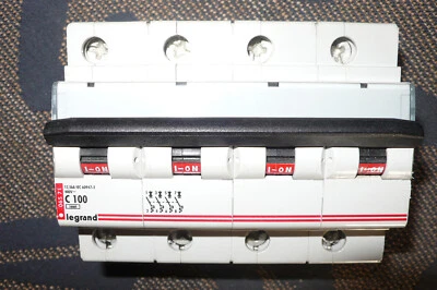 DISJONCTEUR TETRA. 100A COURBE C LEGRAND 100AMPERES 4POLES HAUT PC12,5KA 6MODULE - Photo 1/4
