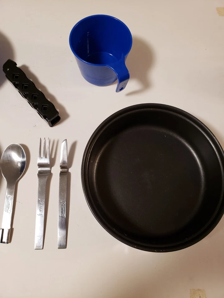 GSI Exterior Camping Bugaboo Desorden Kit Olla y Sartén con Taza Azul y Cubiertos Cubiertos Foto 3 de 4