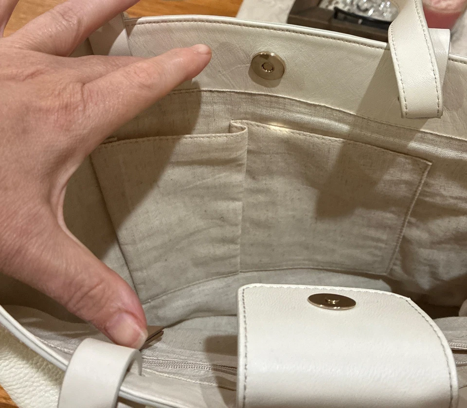 VINCE CAMUTO LEATHER CREAMY WHITE SLONE TOTE 2023 Trend Dust bag - Image 4 of 4