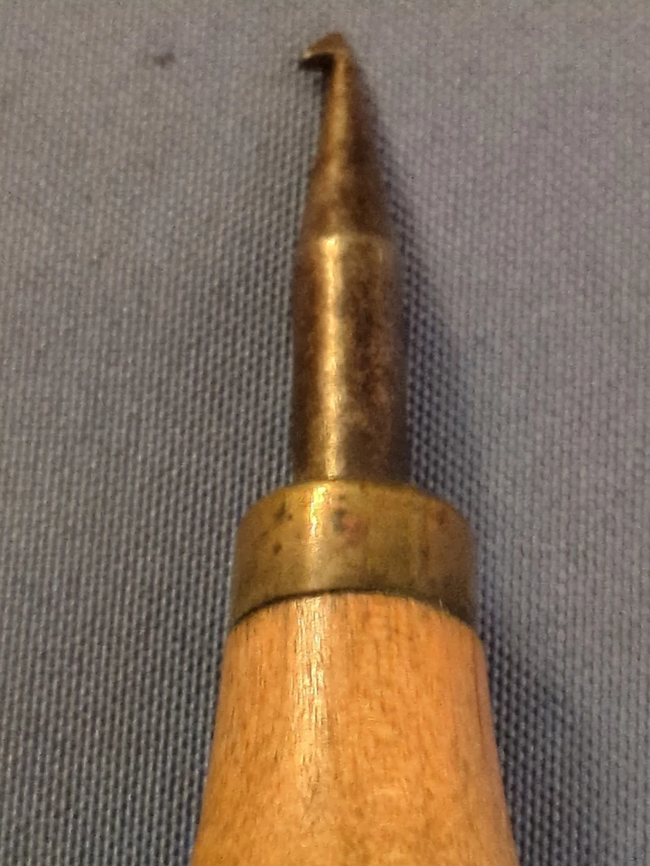 Vintage Rug Hooking Tool, Wood Handle - Image 4 of 4
