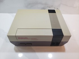 Original Nintendo NES Console Tested Zapper Controller 5 Games Genie Eliminator