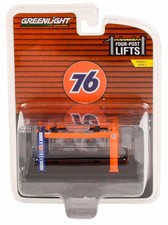 Greenlight Four Post Lift Union 76 Four-Post Lifts 1:64