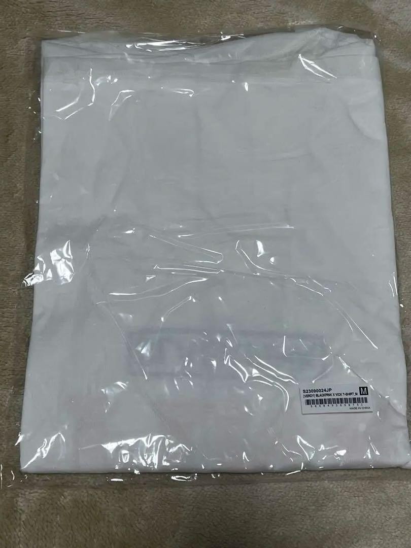 アイドル [VERDY) BLACKPINK X VICK T-SHIRT M NEW BlackPink X Verdy Born Pink T-Shirt Size Small Pop-Up