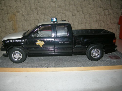1/18 PERSONALIZZATO police CHEVROLET SILVERADO 1999 TEXAS - Foto 4 di 6