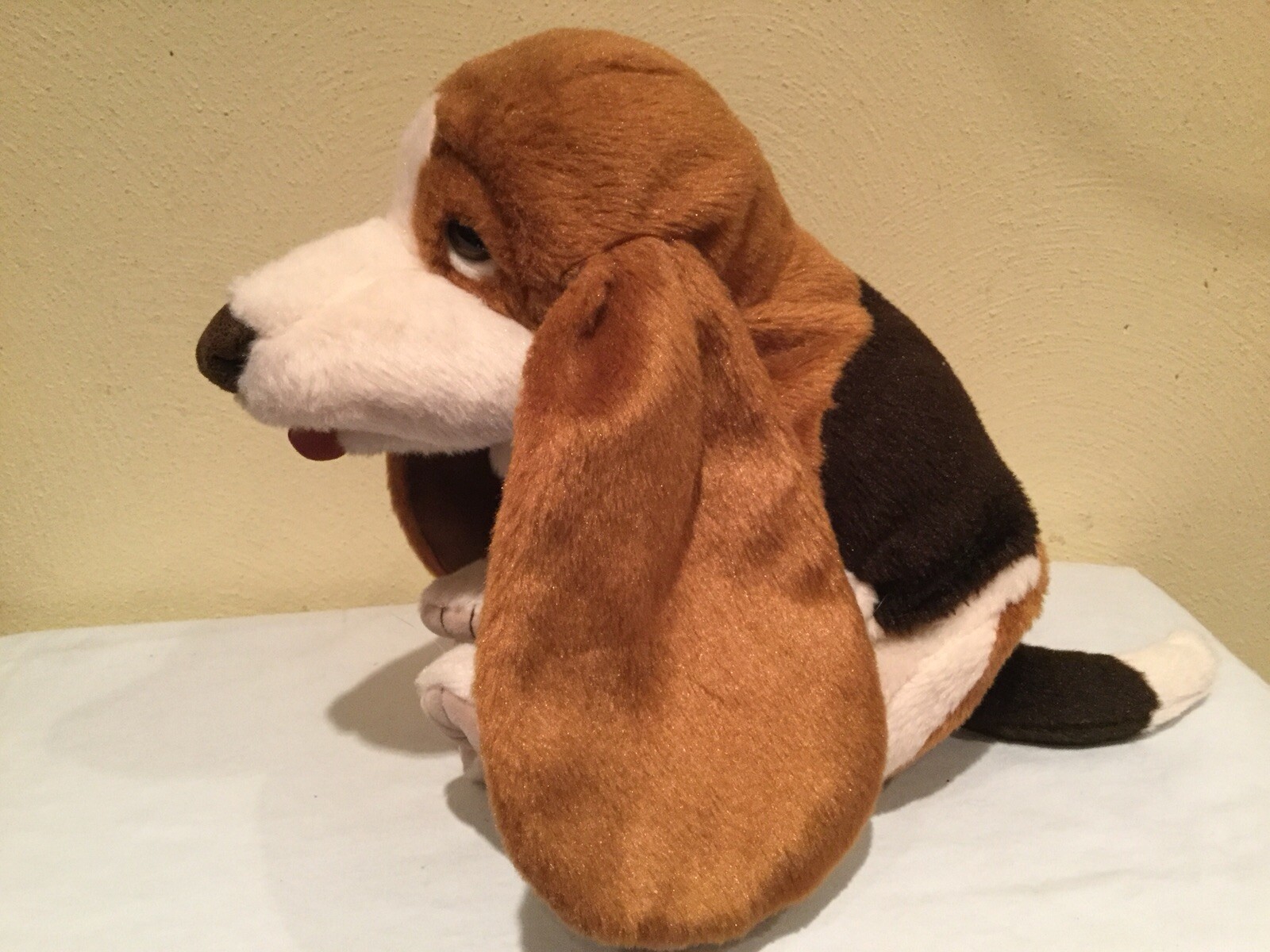 basset hound puppet