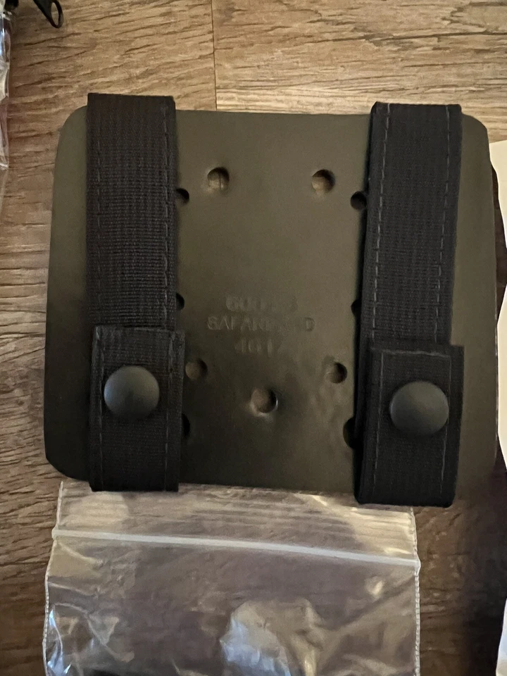 Safariland MOLLE Vest Holster Adapter Mount  6004-8 with Spacers Screws Black - Image 2 of 4