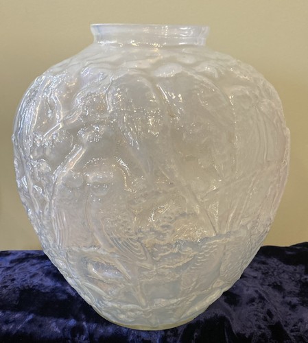 Large 10” Czech Kralik Vase Love Birds Parakeets White Opalescent Lalique Style - Picture 1 of 16