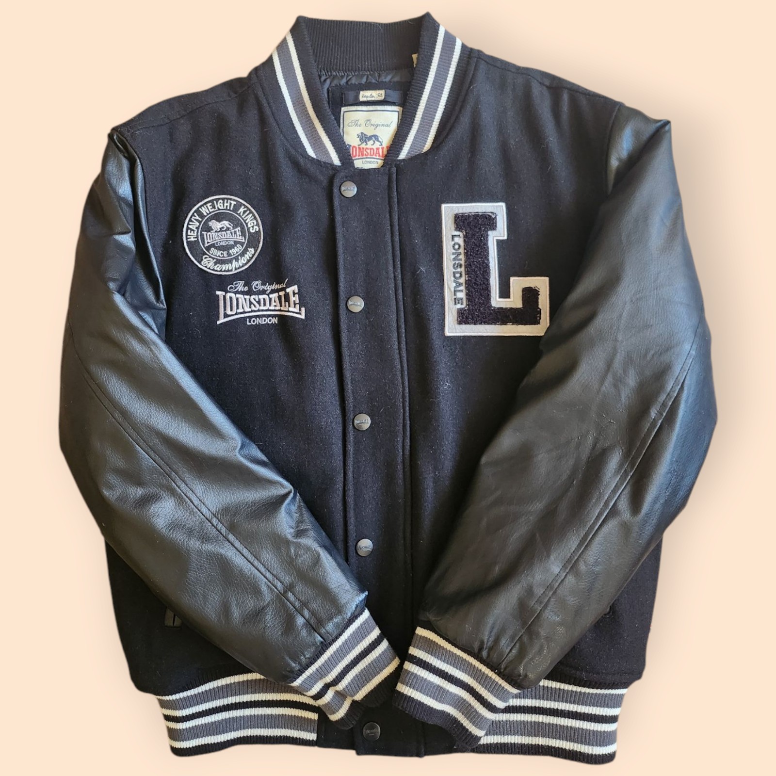 Chaqueta Universitaria Vintage Años 90 Londsdale Completamente Bordada Ajuste Regular En Hombre L