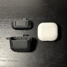 AirPods 4 with black case *READ DESC.*