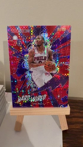 2025-26 Topps NBA Hoops Tyrese Maxey Hard Wired Insert Serial /99 HW-20 Sixers