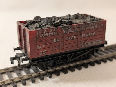 Trix 1368 OO Spur 7-Planken offener Mineralwagen - ''Isaac Wilkinson Ltd'' rot