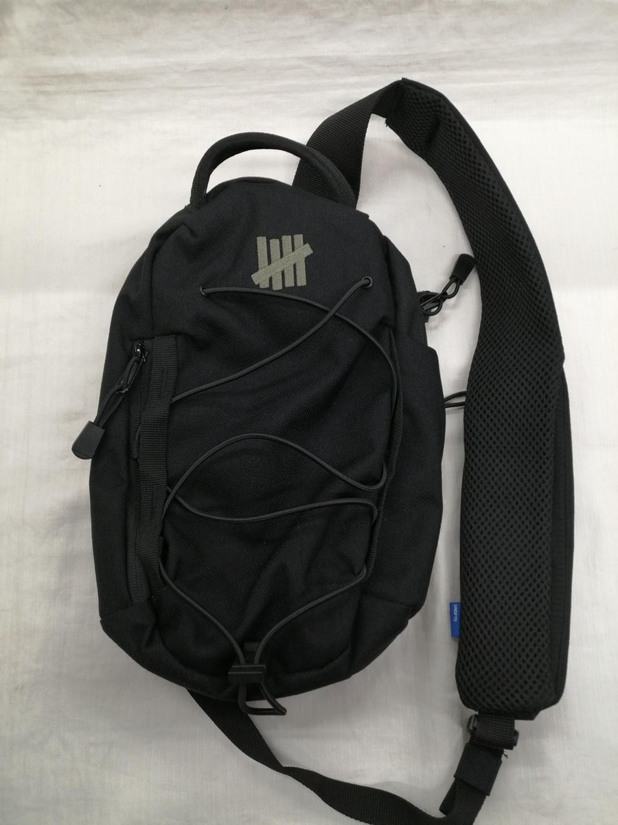 新品未使用 UNDEFEATED ブラック バックパック新品未使用】UNDEFEATED