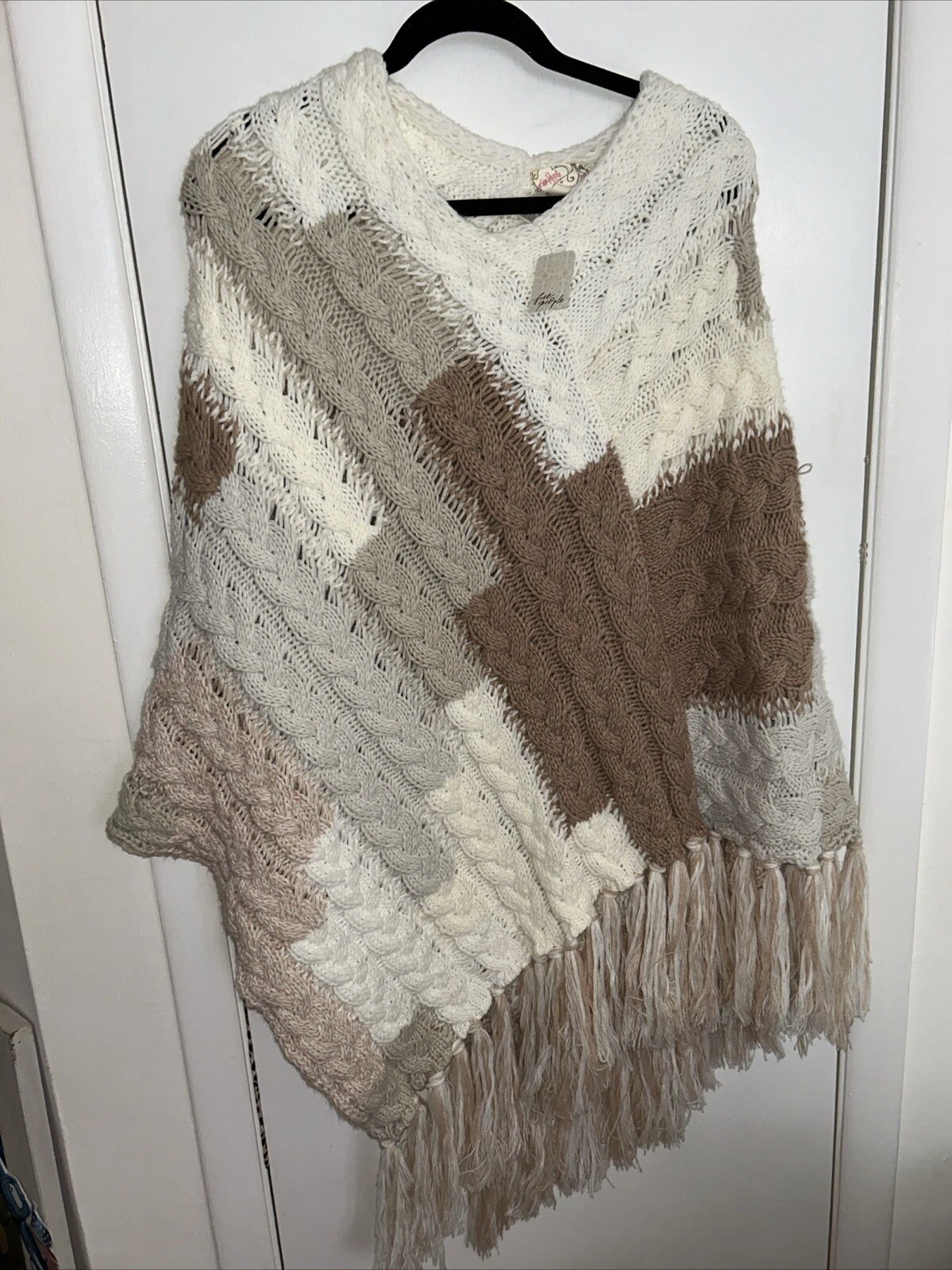 NWT FREE PEOPLE Chunky Knit PONCHO White And Tan With Fringe One Size