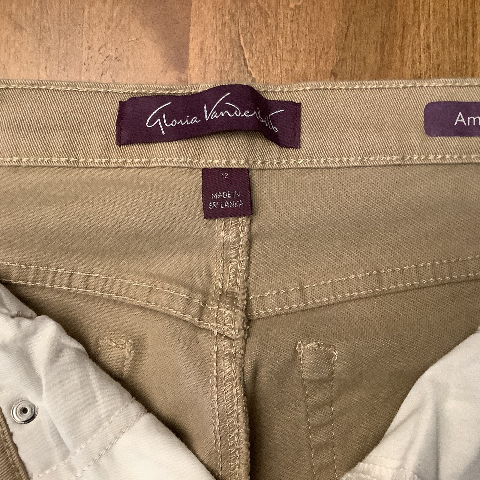 Gloria Vanderbilt 12 Short “Amanda” Taper Khaki Stretch Denim Jeans