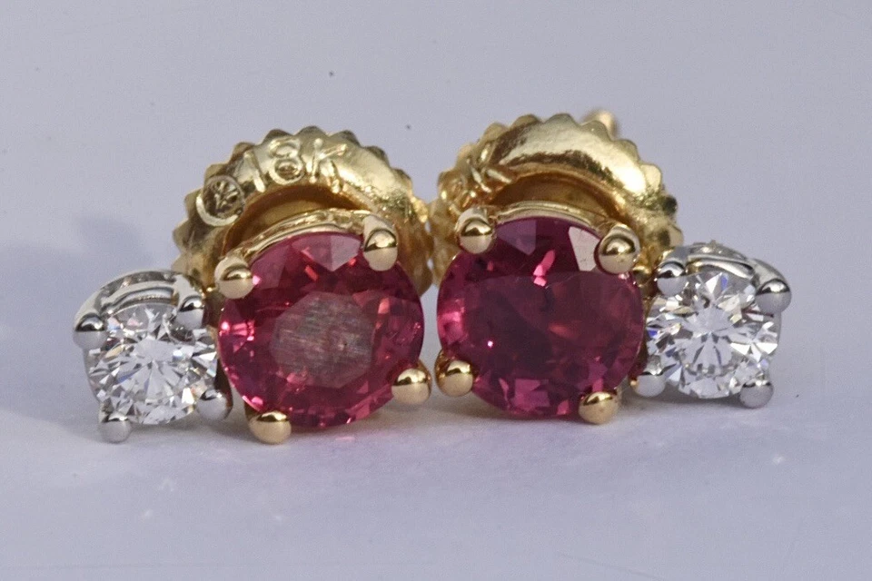 Pendientes de rubíes y diamantes de oro amarillo de 18 k Foto 2 de 4