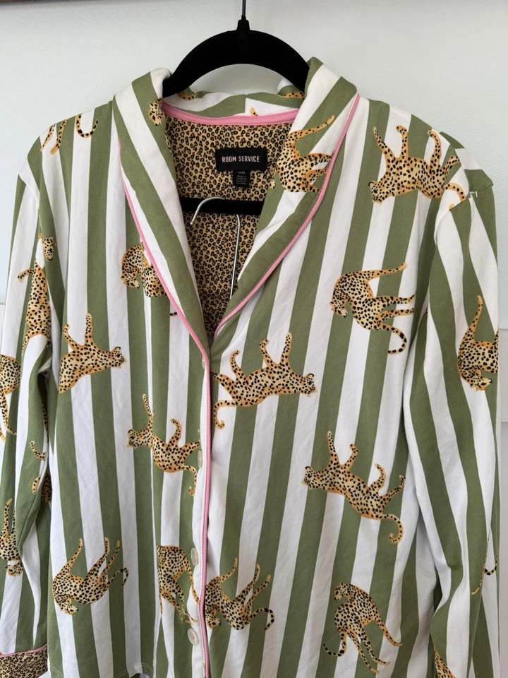 Juego de pijama cuello chal guepardo a rayas para servicio de habitaciones para mujer verde mediano dinero antiguo Foto 3 de 4
