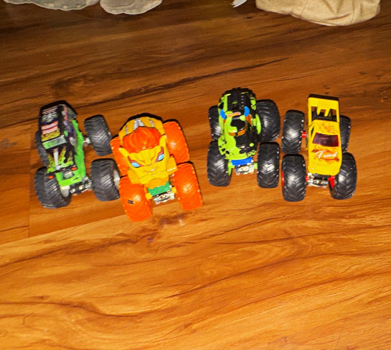 Hot Wheels Monster Jam Grave Digger Diecast Monster Truck Lot of 4